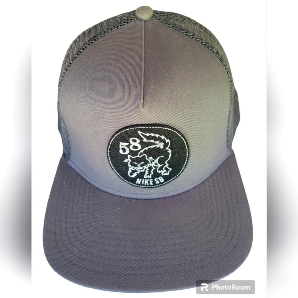 Nike SB Snapback Trucker Hat